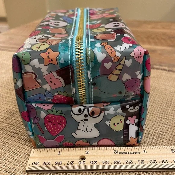 Too Faced makeup pouch - Picture 4 of 7